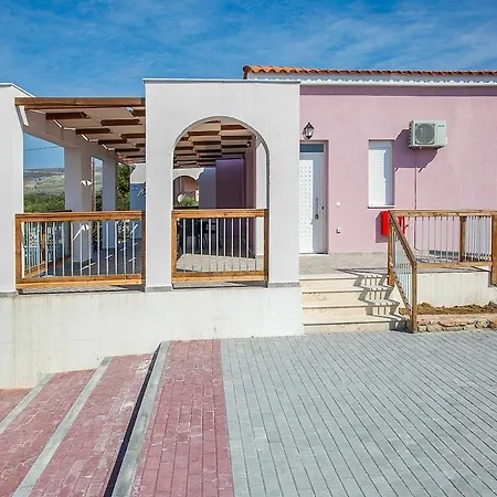 Christina, A Private Destination To Paradise 릭수리