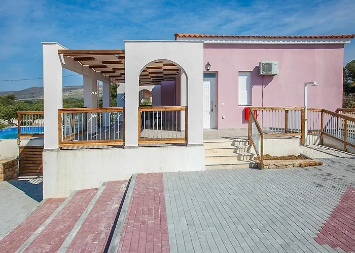 Christina, A Private Destination To Paradise 릭수리